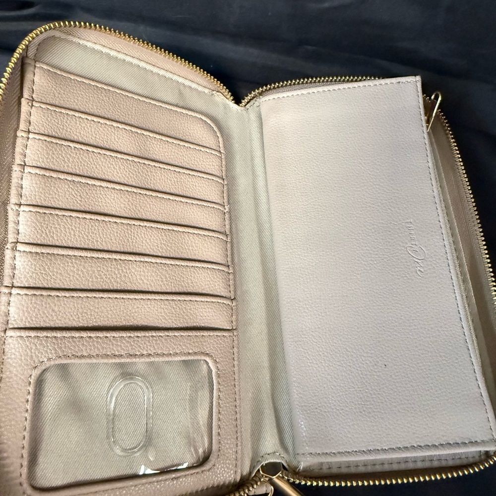 Price cut! Never used thirty-one Pebble-Grain Zip Wallet in Light Beige - Picture 2 of 5
